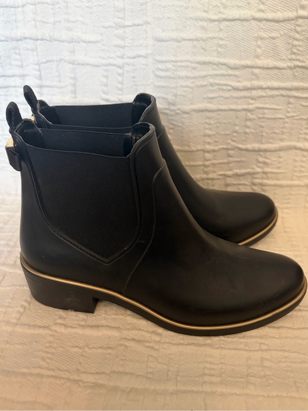 kate spade Black Chelsea Ankle Boots with Gold Accent in Like New Condition Sz 7